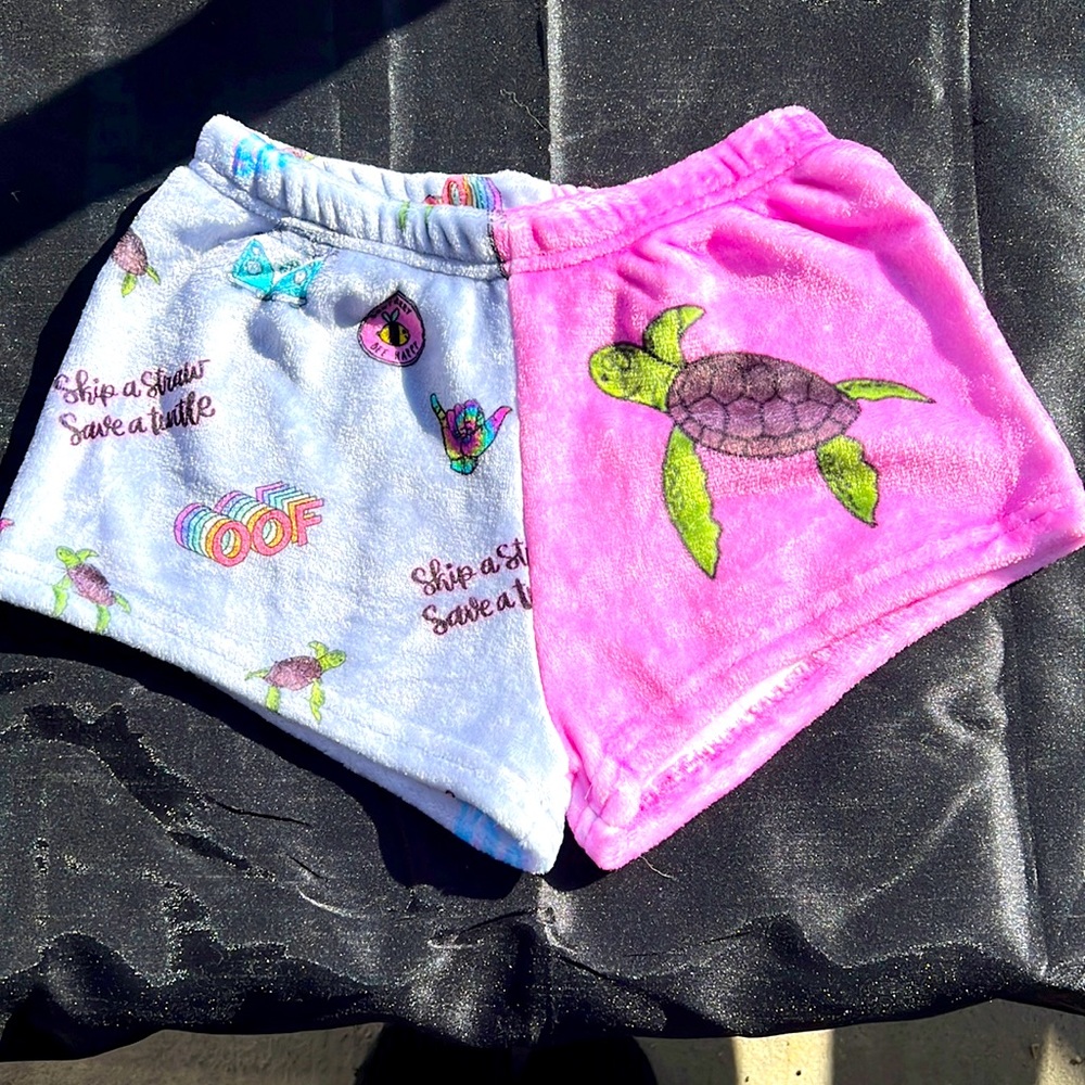 Penelope wildberry NEW fuzzy lounge shorts 10/12. 100% polyester material.